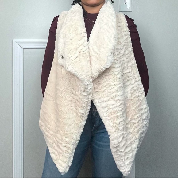 Alya Super Soft Cream Plush Vest - Picture 4 of 6